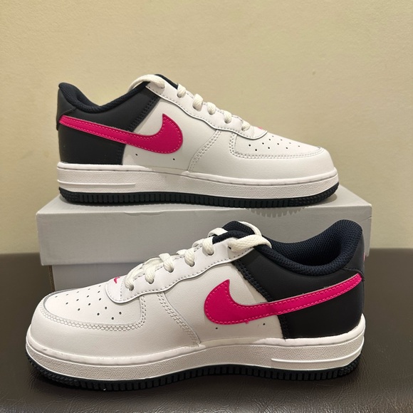 NIB Little Kid's Nike Force 1 White/Fierce Pink CZ1685 109 - Picture 5 of 7